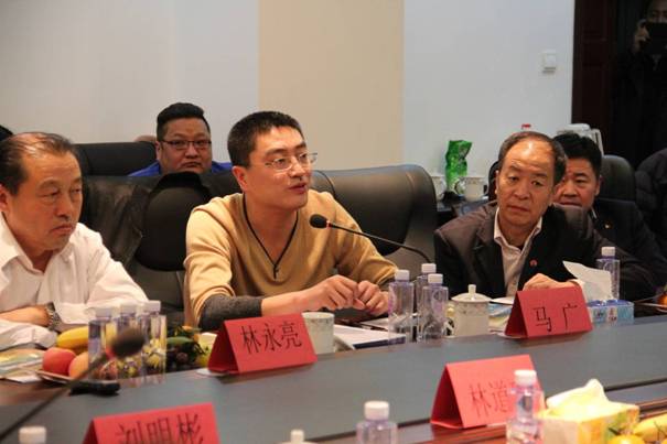 內(nèi)蒙古新蒙商聯(lián)合會(huì)秘書長馬廣做對接情況介紹.JPG